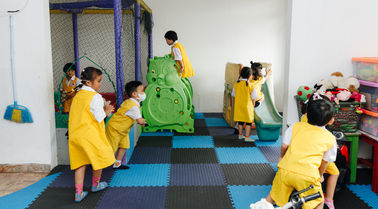 Kegiatan playgroup menyenangkan di SCAB